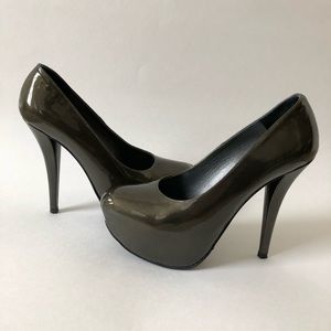 Stuart Weitzman green Patented Leather heel